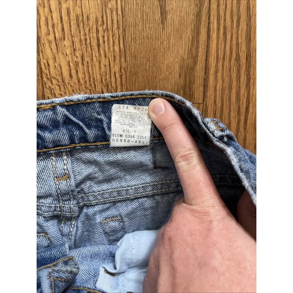 Vintage Levi’s 550 Jeans Relaxed Fit Men’s 32x36 Medium Wash Tapered Denim 1994